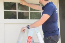Garaga Expert installing a door