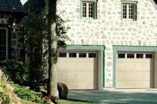 Traditionnal garage door