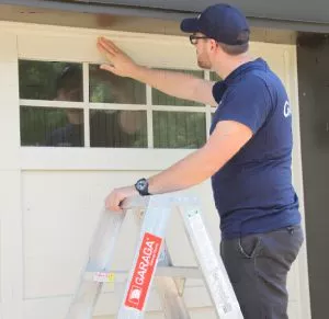 Garaga Expert installing a door