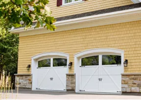 House with 2 garage doors